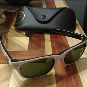 Ray Ban Wayfarer​ white and black sunglasses
